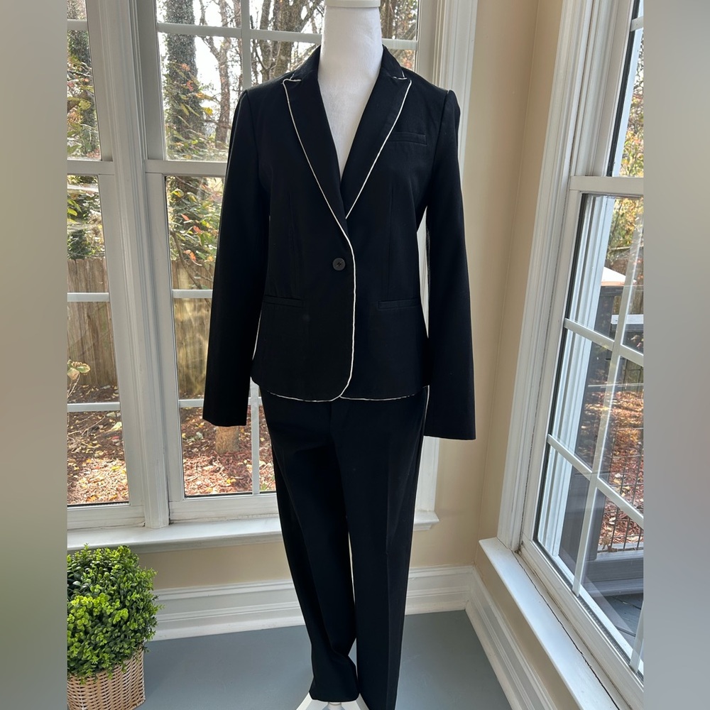 Banana Republic Classic Fit Pants and Blazer– women’s Size 4,